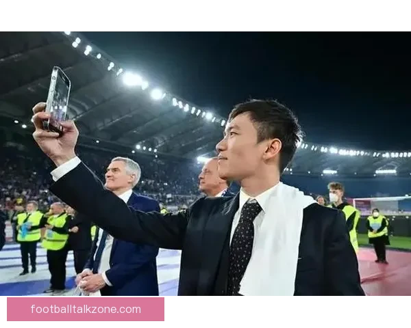 张康阳社交媒体庆祝国米历史性双冠荣耀辉煌时刻